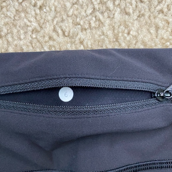 Lululemon Athletica Tight Stuff Black Reflective Dots Scalloped Hem Leggings - Picture 4 of 4